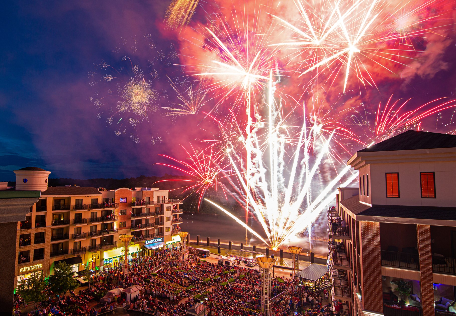 Where are the best locations to watch fireworks in Branson? Crowne